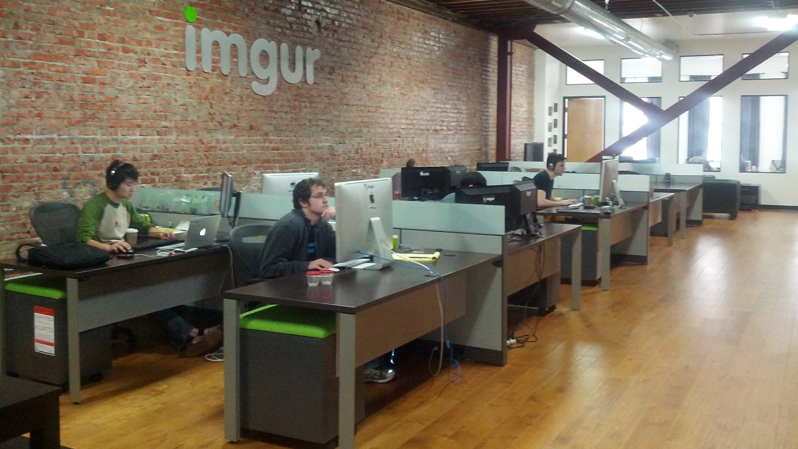 Imgur dumps Pro service, previously paid features now available for free